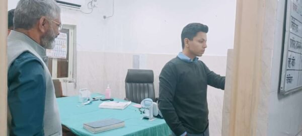 जिलाधिकारी अंशुल सिंह ने जिला अस्पताल अल्मोड़ा का किया औचक निरीक्षण