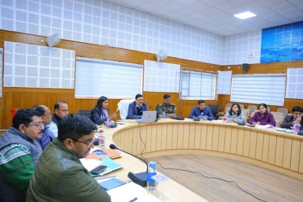 गढ़वाल आयुक्त विनय शंकर पांडेय ने की समीक्षा बैठक,  त्वरित राहत एवं पुनर्निर्माण कार्यों पर जताया संतोष