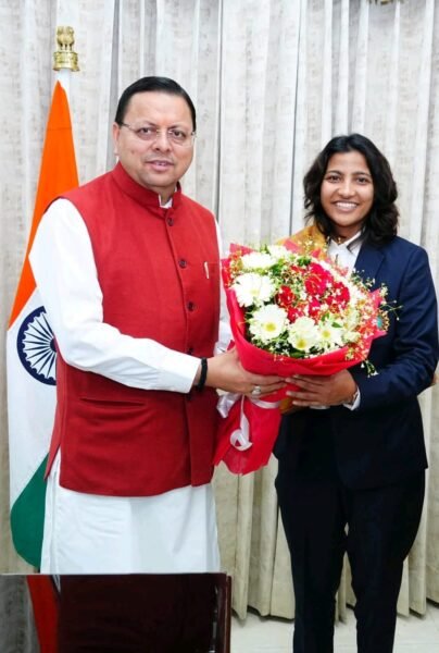 मुख्यमंत्री धामी से महिला विश्व कप विजेता क्रिकेटर स्नेह राणा ने की शिष्टाचार भेंट