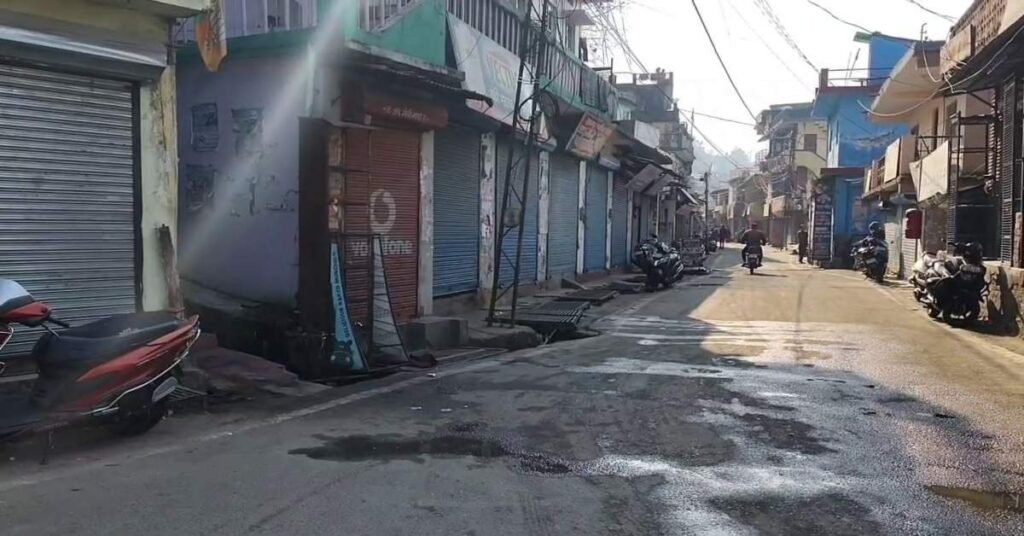 अंकिता भंडारी हत्याकांड में सीबीआई जांच की मांग, उत्तराखंड बंद का असर पहाड़ से मैदानी जिलों तक, बाजार रहे बंद