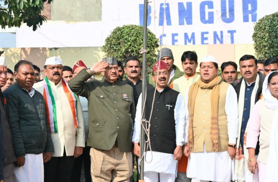 कैबिनेट मंत्री गणेश जोशी ने भाजपा जिला कार्यालय में 77वें गणतंत्र दिवस के अवसर पर फहराया तिरंगा 