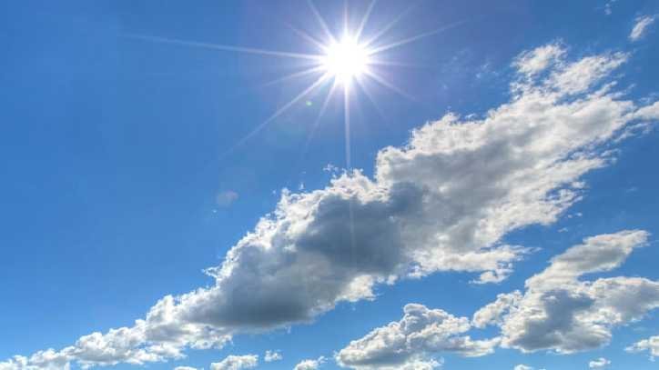 उत्तराखण्ड में बढ़ी गर्मी की मार, चटख धूप से चढ़ा पारा