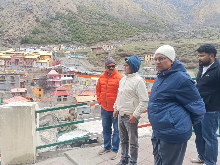 बद्रीनाथ धाम में कपाट खुलने की तैयारी शुरू प्रशासन की टीम कर रही स्थलीय निरीक्षण