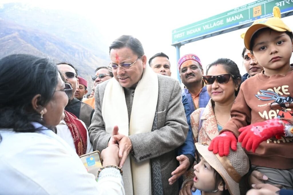 सीएम धामी का माणा दौरा, महिला सशक्तिकरण और विकास पर जोर