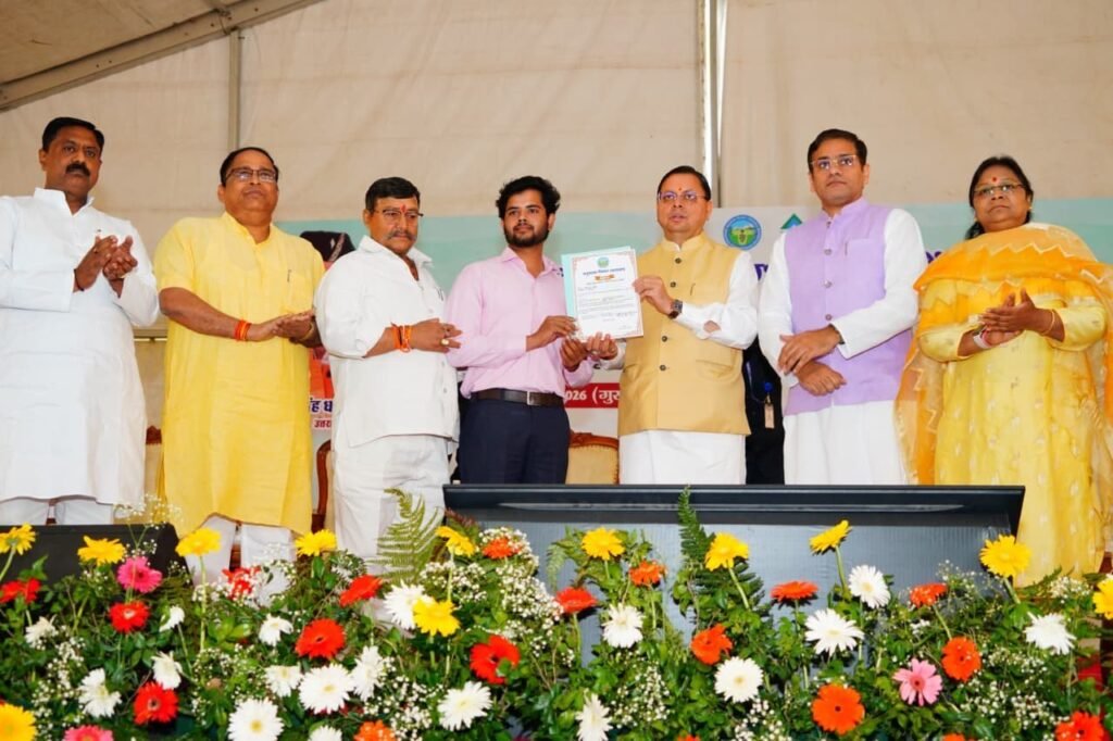 सीएम धामी ने पशुपालकों, दुग्ध उत्पादकों एवं मत्स्य पालकों के साथ किया संवाद