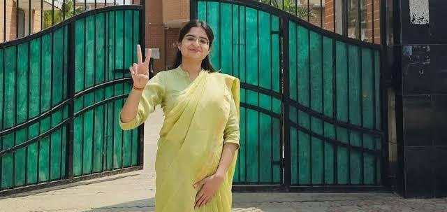 टिफिन पहुंचाने वाली बेटी बनी डिप्टी कलेक्टर, UKPSC PCS में मीनाक्षी भाटिया ने हासिल की 5वीं रैंक