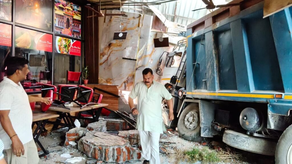 हरिद्वार सप्तऋषि चौकी के सामने सर्विस लाइन कट पर हुआ भयंकर एक्सीडेंट, एक महिला की मौत, 20 से अधिक घायल