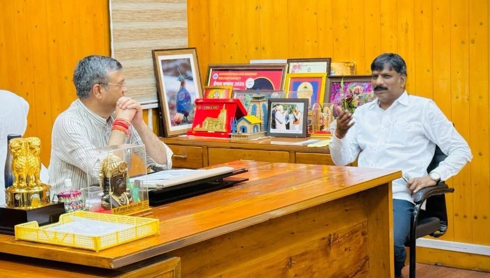 राज्यमंत्री श्याम अग्रवाल ने देहरादून के महापौर सौरभ थपलियाल से की शिष्टाचार भेंट, शहर के विकास कार्यों पर हुई विस्तृत चर्चा