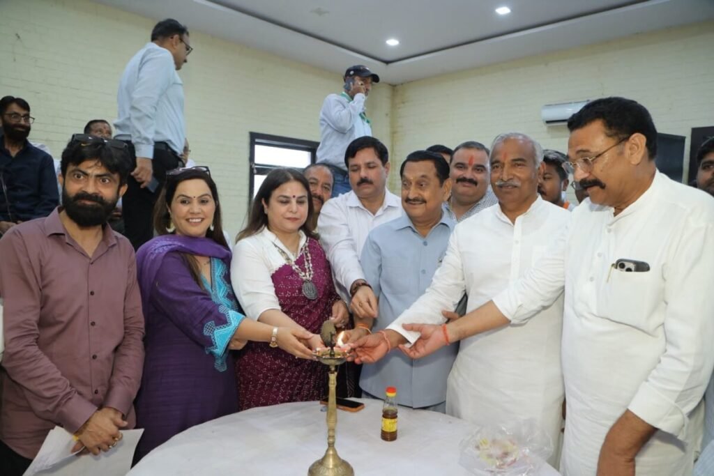कृभको निदेशक शिल्पी अरोड़ा के नेतृत्व में गदरपुर में सहकारिता एवं किसान महासम्मेलन का भव्य आयोजन, 50 प्रतिशत महिलाओं सहित हजारों किसानों की उमड़ी भीड़, पूर्व सैनिक परिवारों और प्रगतिशील किसानों को किया गया सम्मानित